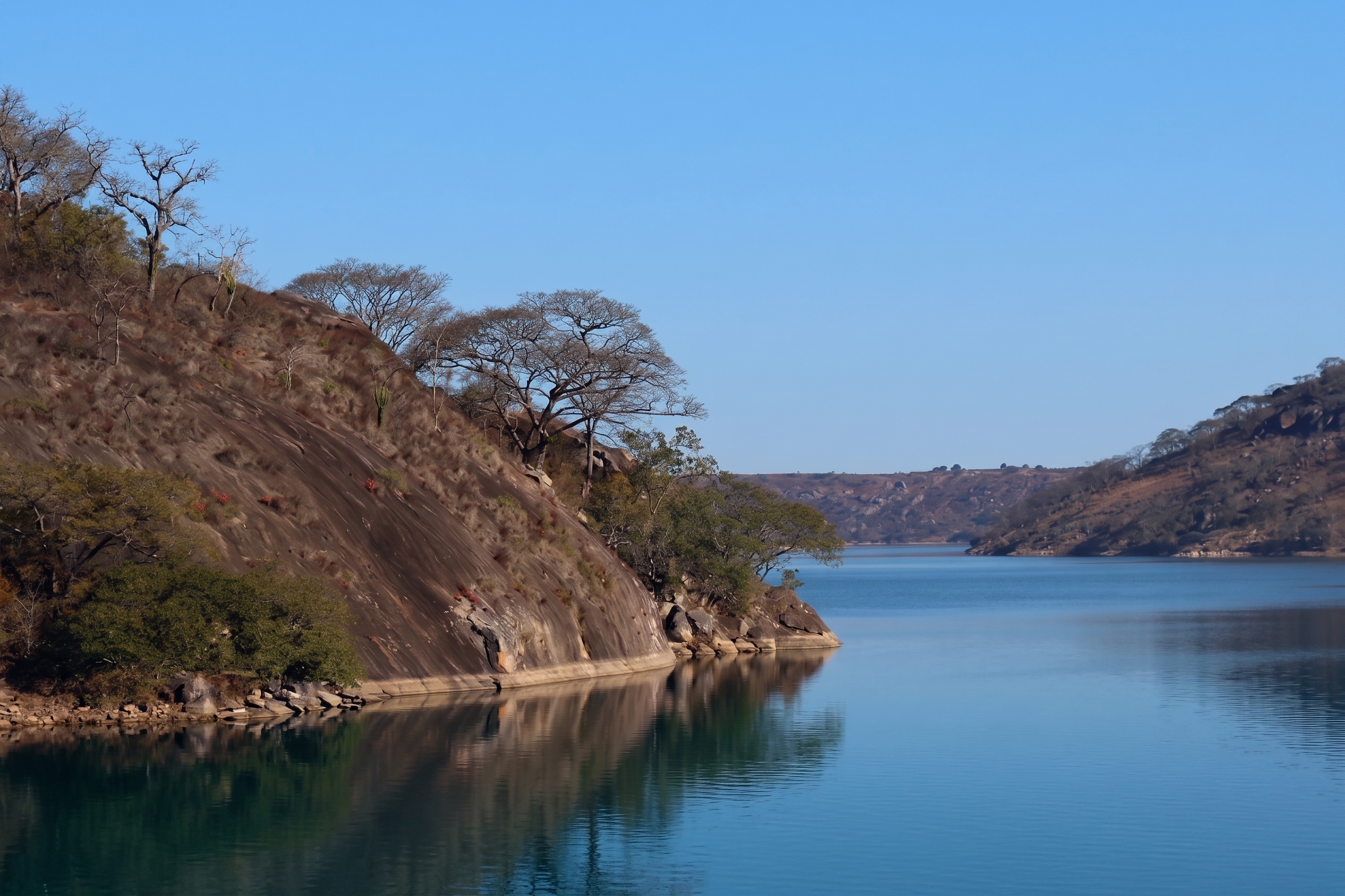 Dam wall cruise views on Lake Mutirikwi